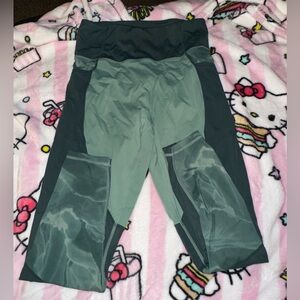 Buff bunny marbled green legging. Wore about 2 times maybe.